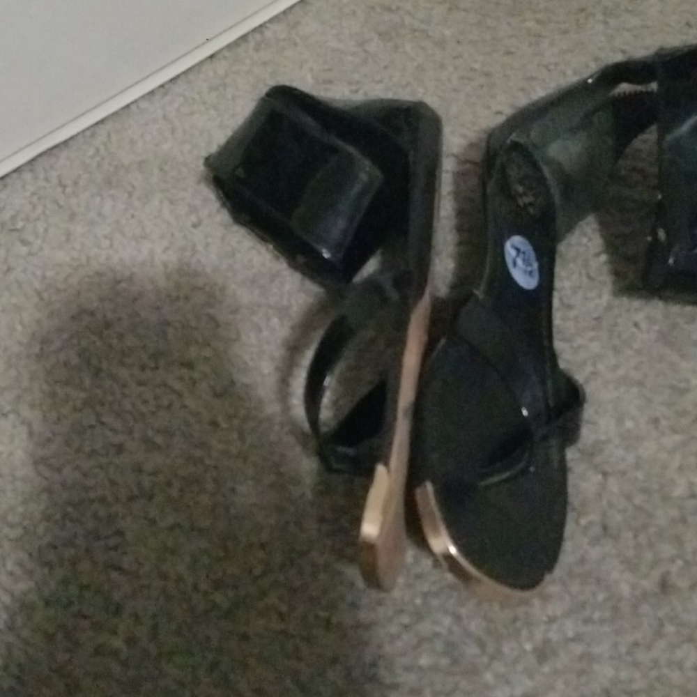 Sandals - Picture 2 of 5